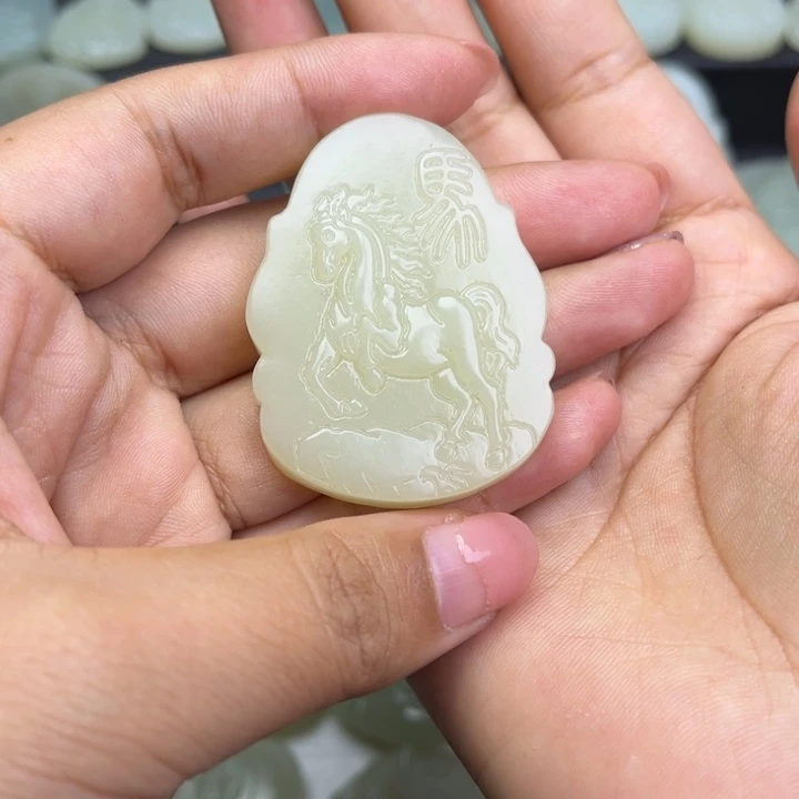 文***蔚和田玉未镶嵌挂件