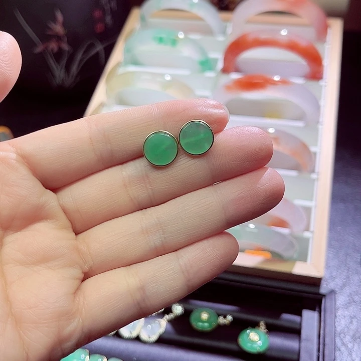 石英质玉未镶嵌耳钉