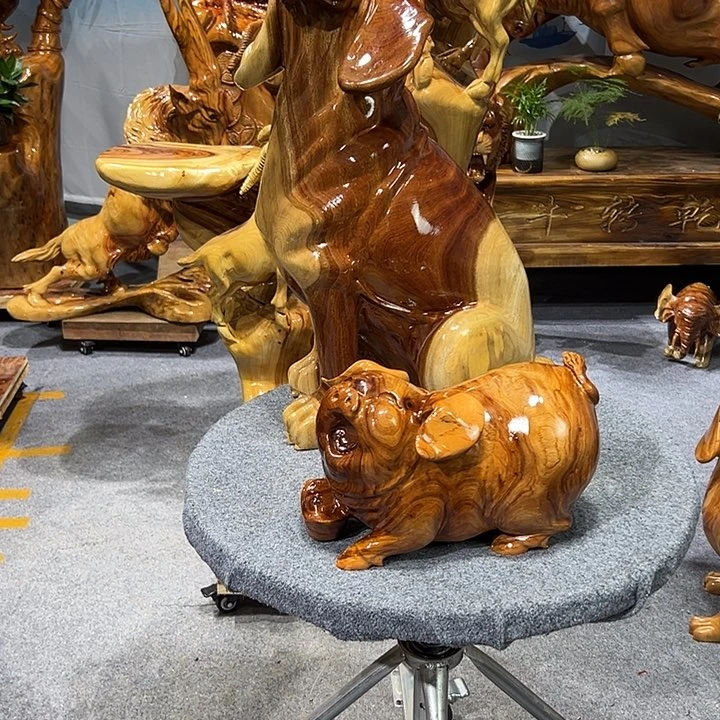 崔****）香樟木整体造型摆件