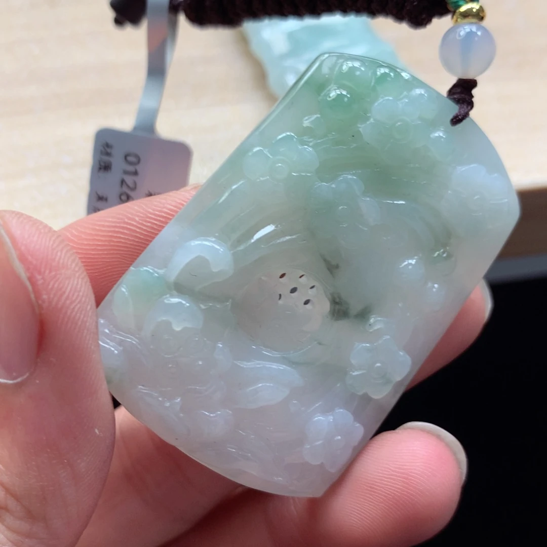 颈饰未镶嵌翡翠吊坠