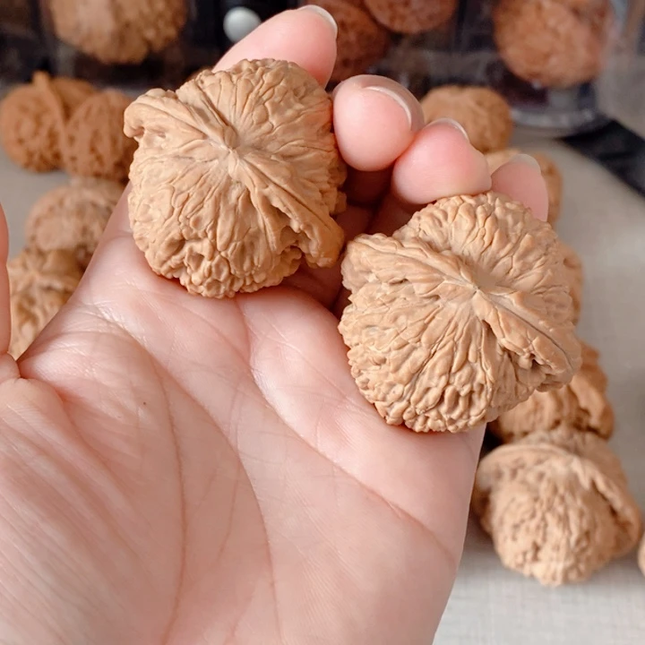 發***.文玩核桃吊坠白狮子43