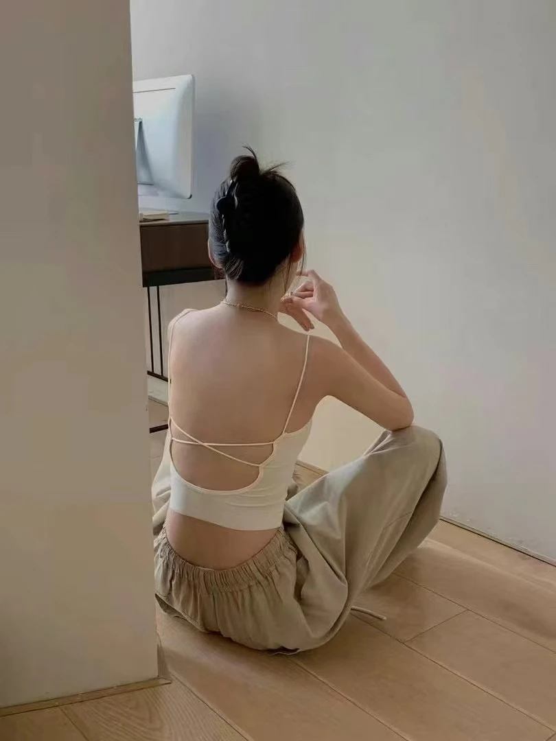 交叉露背吊带上衣女外穿夏季短款文胸一体甜辣背心女