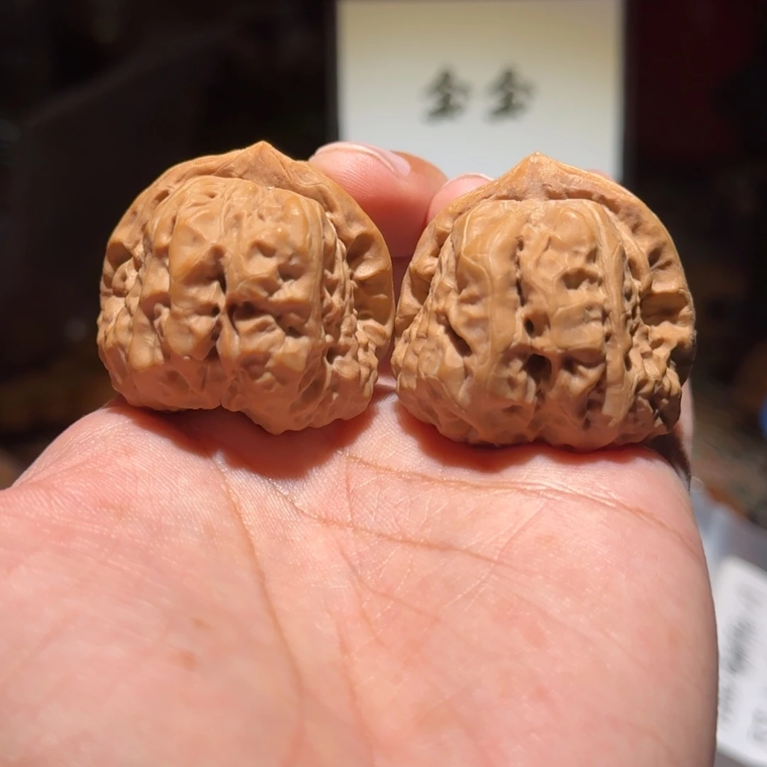核桃把件1515三角蛙，尺寸39 40 35