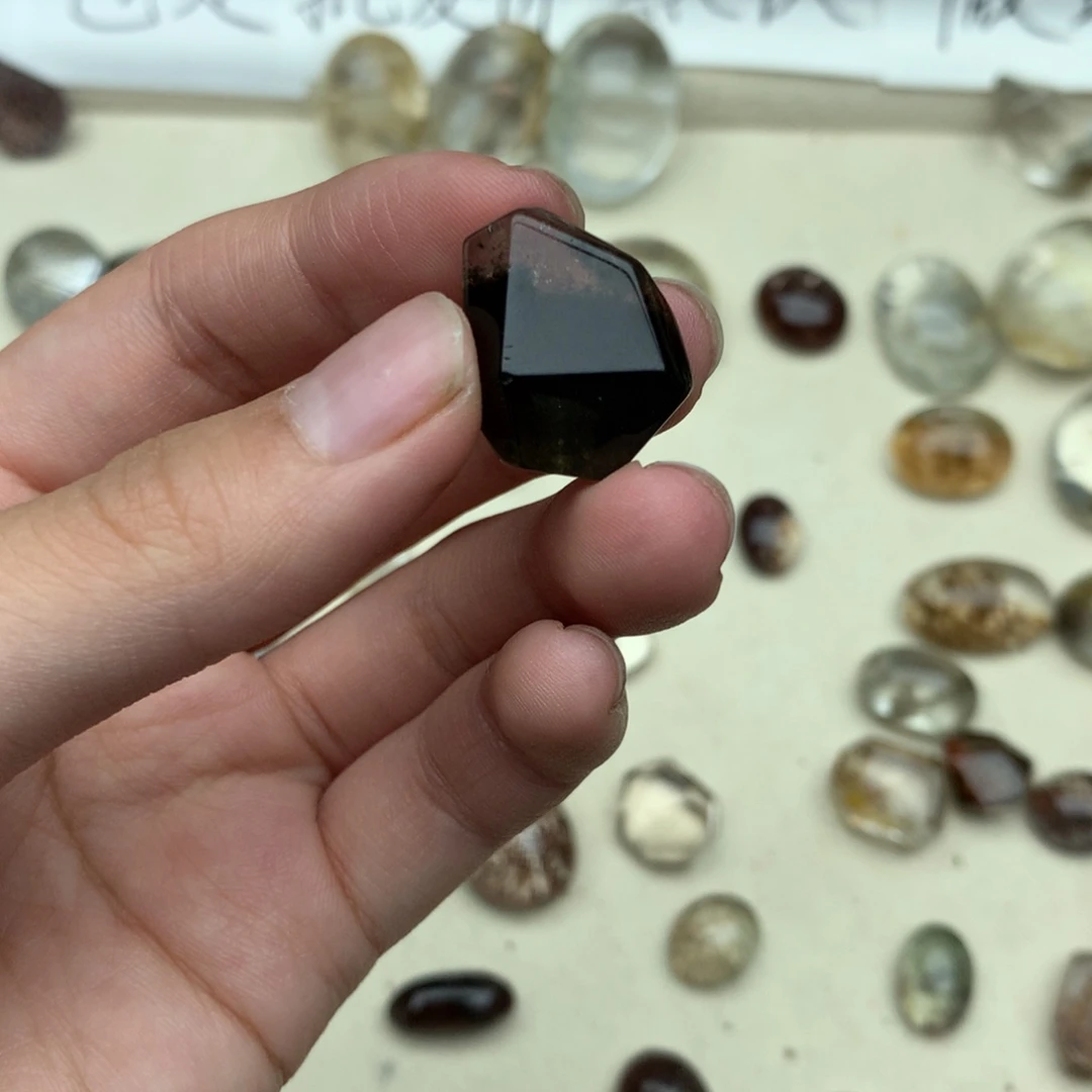 巴***塔未镶嵌珠宝半成品水晶