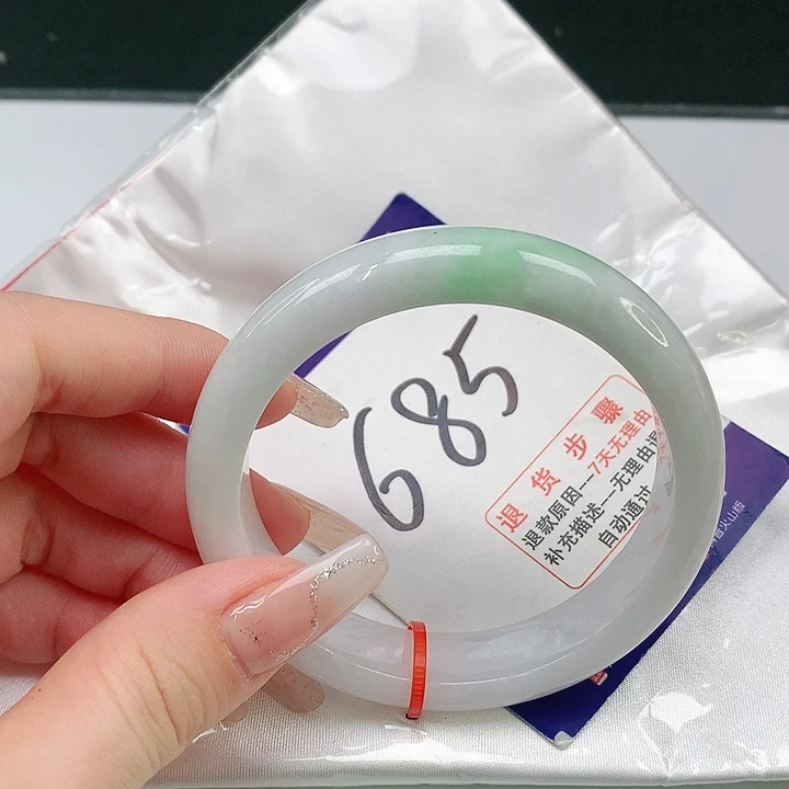 翡翠手镯未镶嵌翡翠手镯