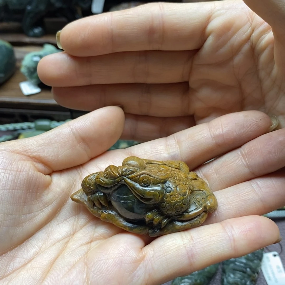 未镶嵌岫岩河磨玉（透闪石质玉）把件小*乐
