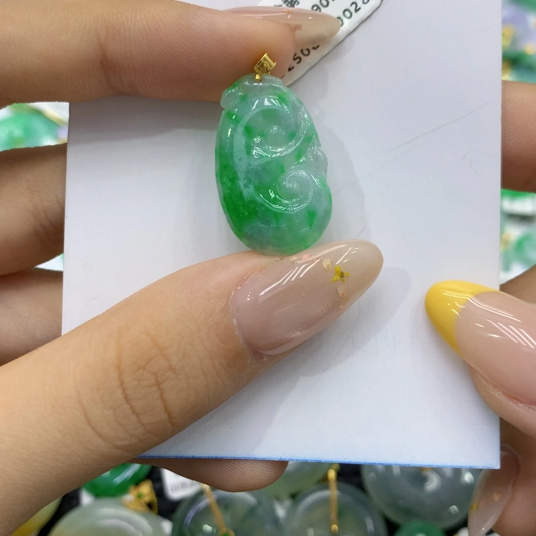颈饰18K金镶嵌翡翠