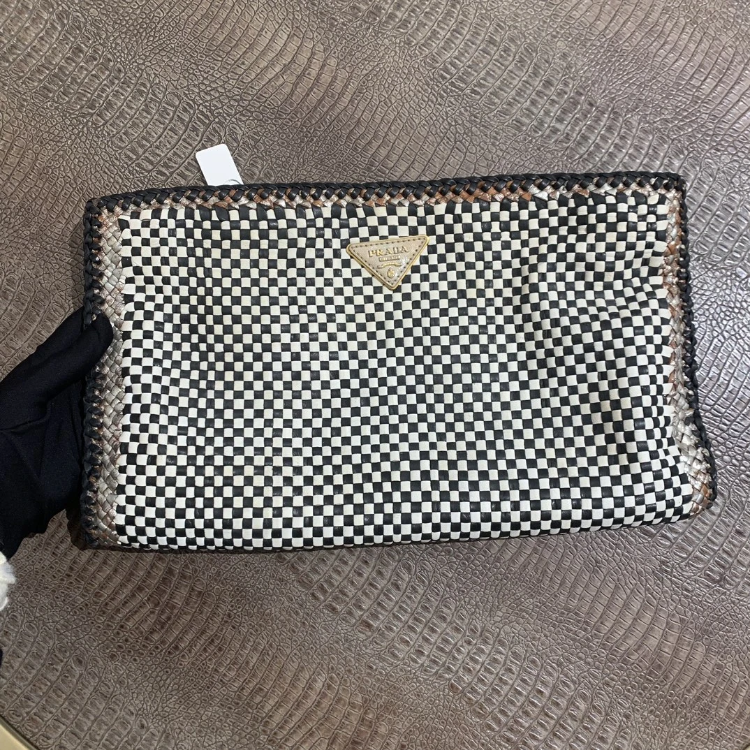 95新 Prada/普拉达 prada 手拿包/96新/NB12496