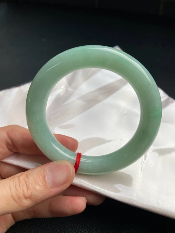 天然A货翡翠满绿胖圆