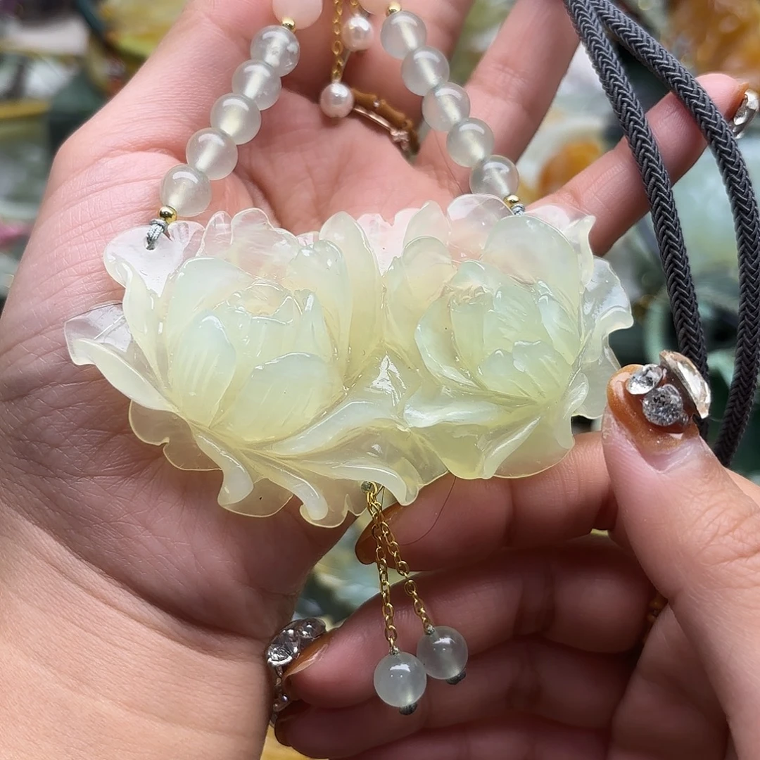 蛇纹石玉未镶嵌吊坠