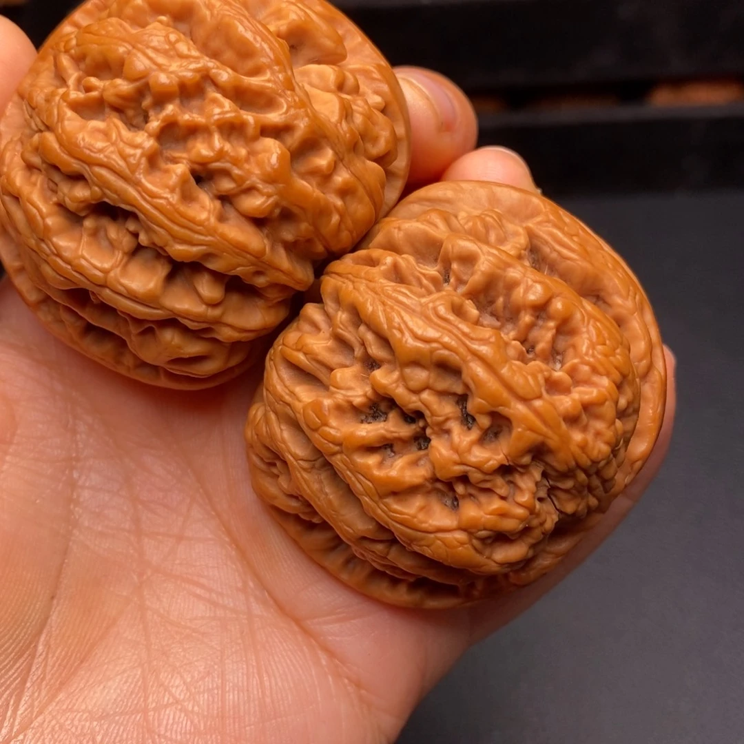 文玩核桃把件秦岭野生核桃