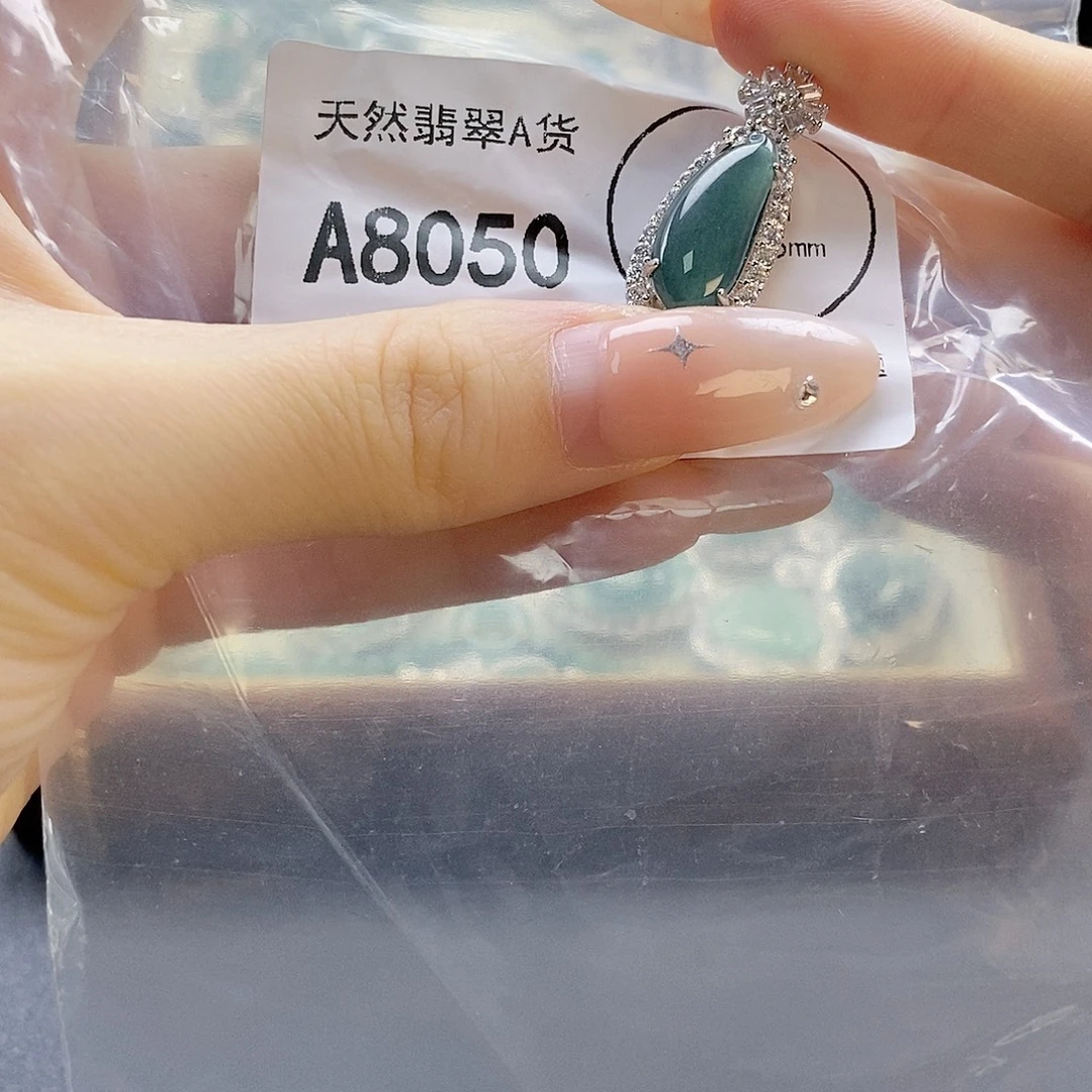 吊坠(赠链)未镶嵌翡翠