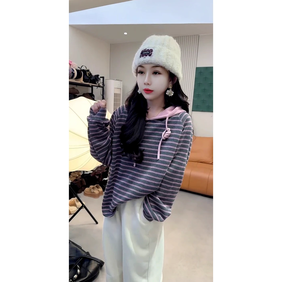 洋气减龄糖果色条纹连帽卫衣衫