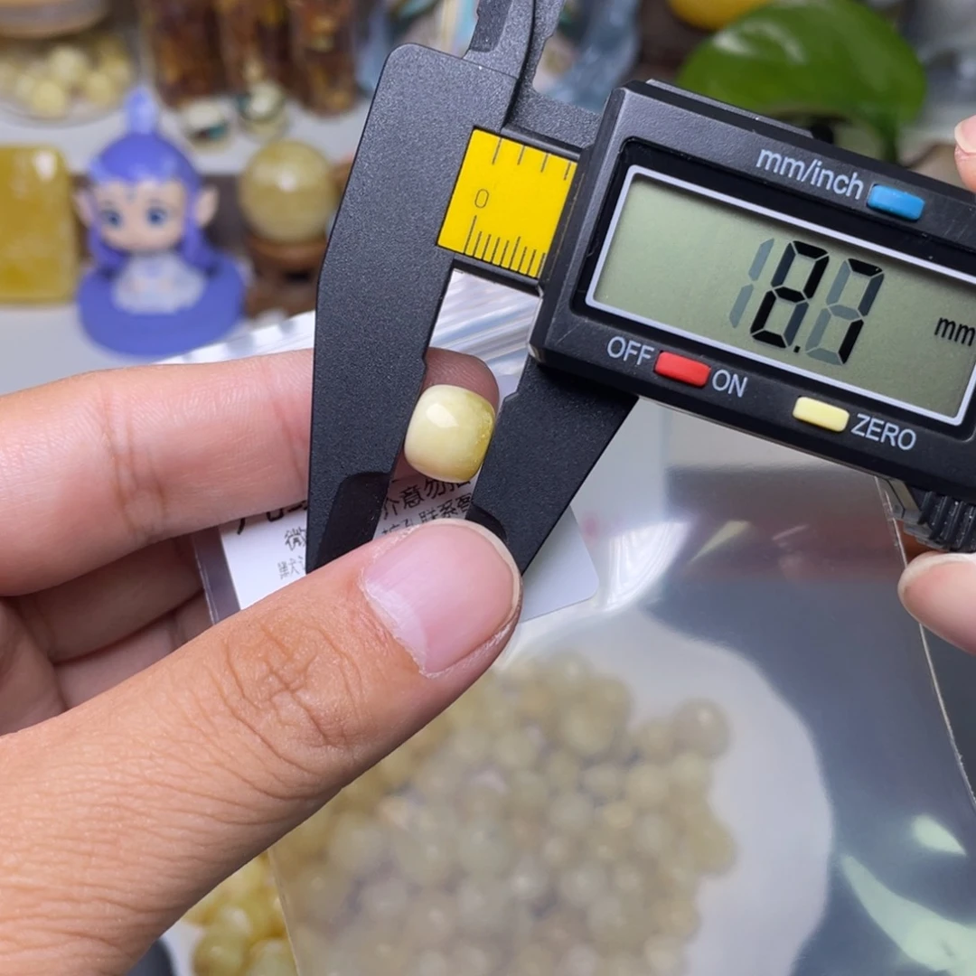 琥珀未镶嵌珠宝奇石小*。