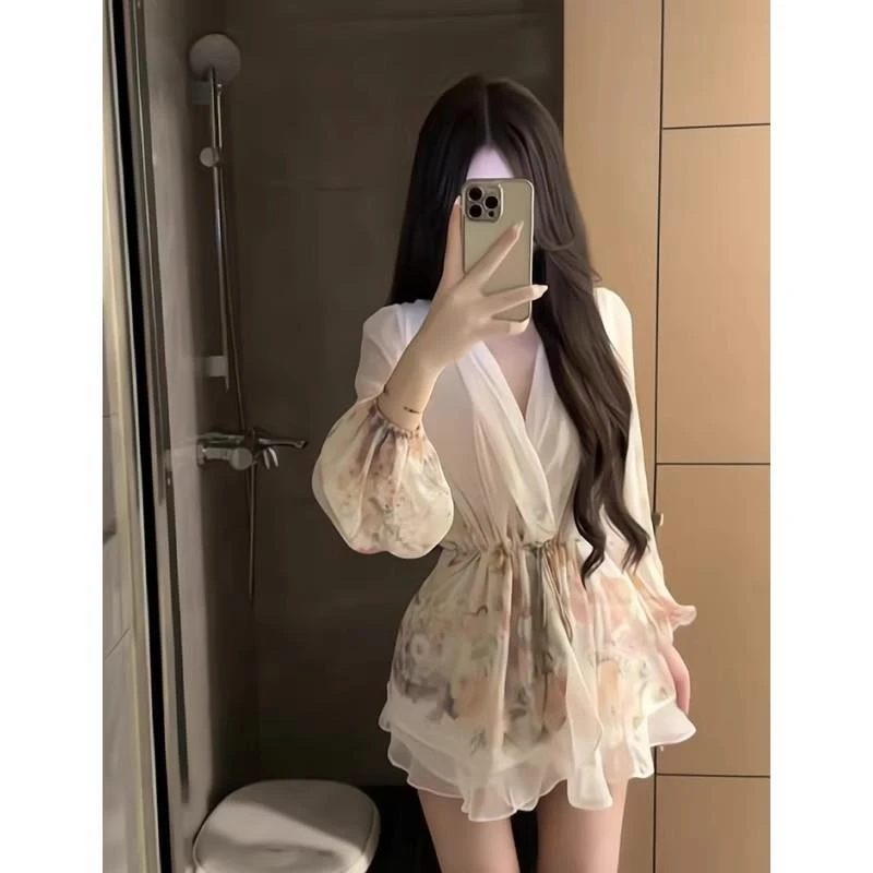 法式V领碎花雪纺长袖连衣裙女春秋抽绳气质收腰显瘦蓬蓬裙短裙子