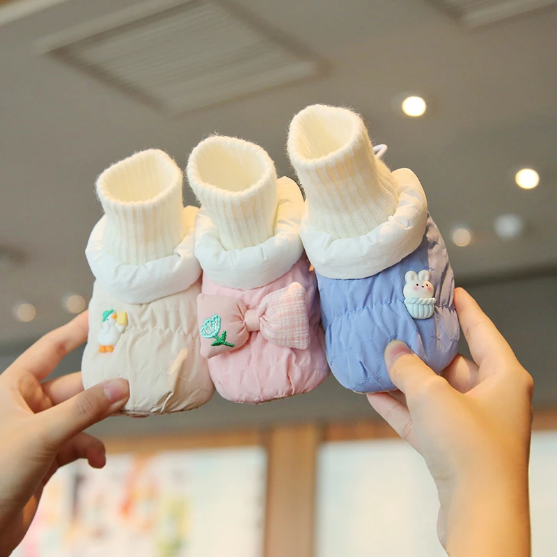 婴儿加绒袜鞋子保暖脚套袜宝宝可爱防风防掉软底学步鞋男女0-1岁