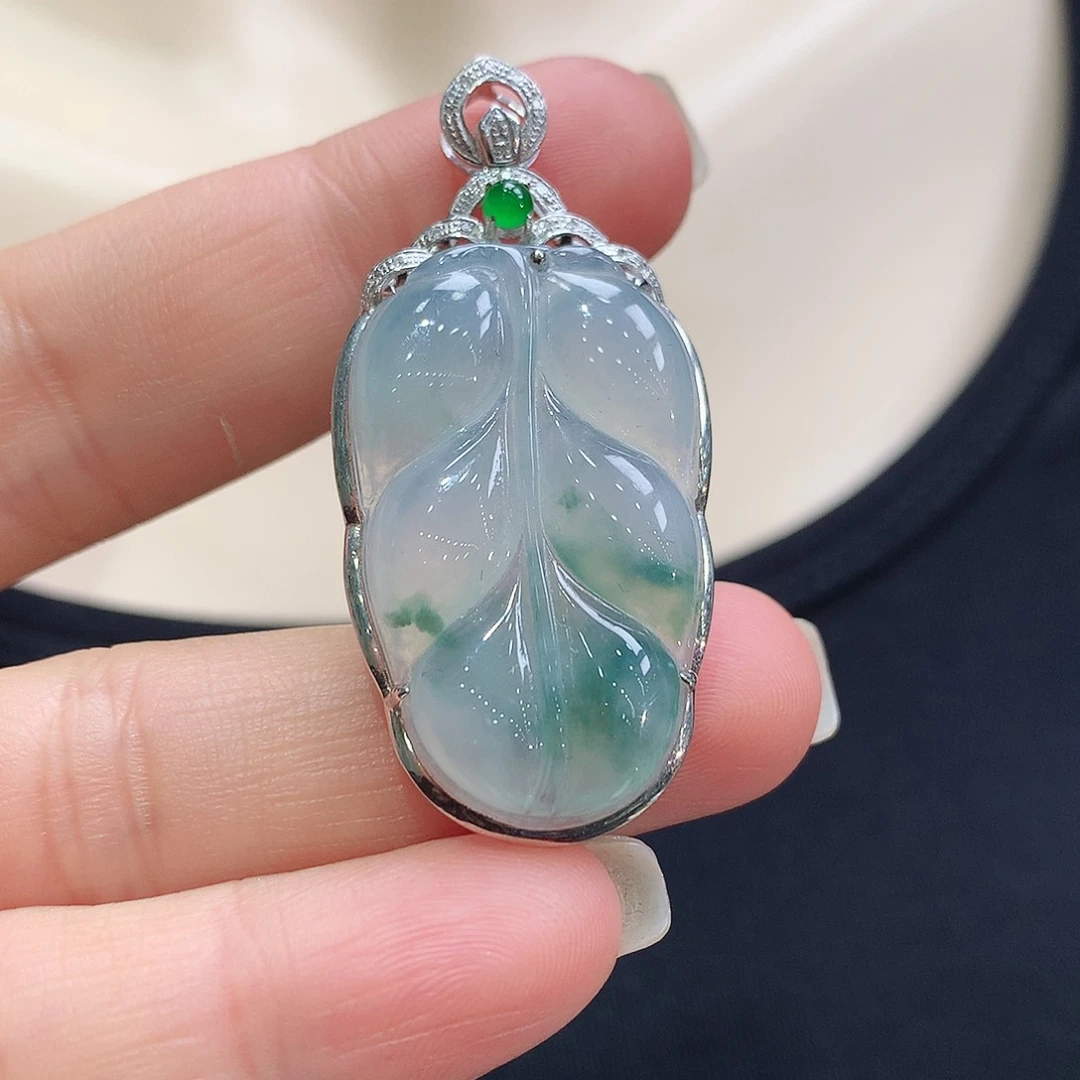 翡翠颈饰18K金镶嵌叶子