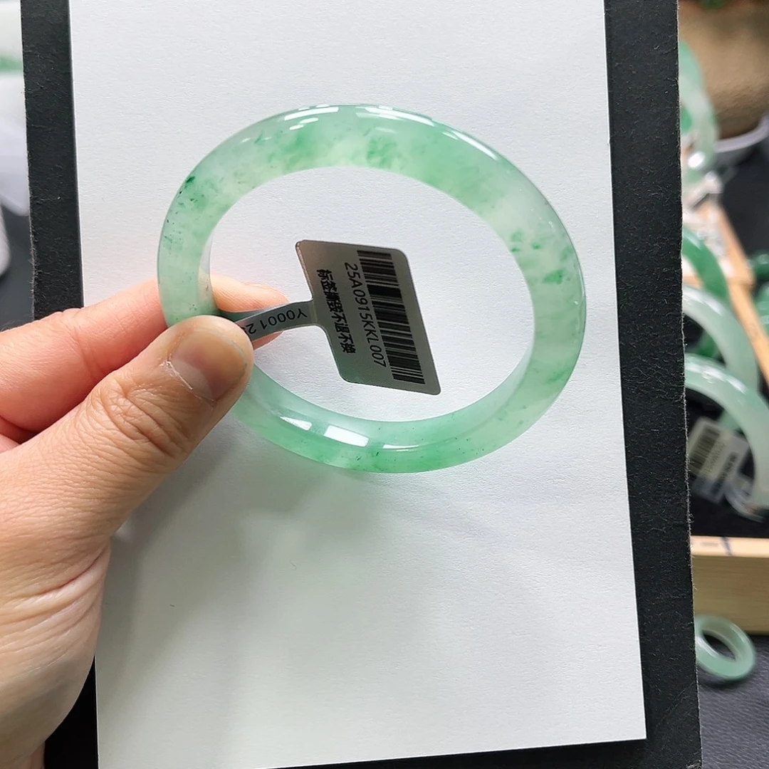 颜***子石英质玉未镶嵌手镯➕小甜55