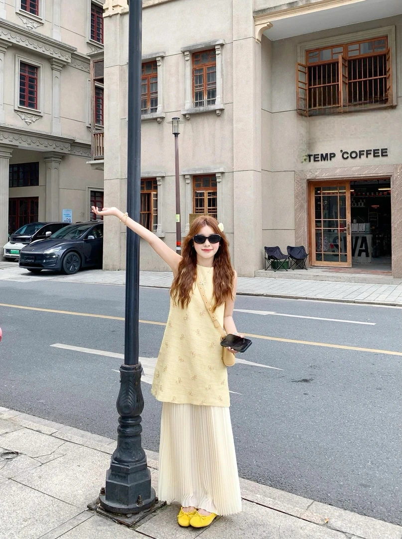 小香风连衣裙2025新款碎花巨好看夏季礼服中长款减龄背心生日裙子