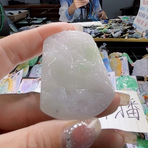 颈饰未镶嵌翡翠一个