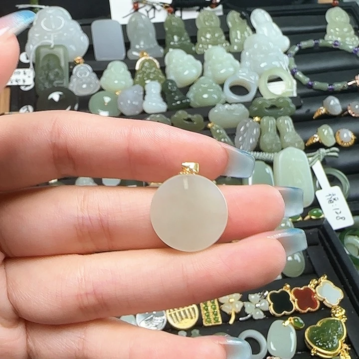 和田玉18K金镶嵌颈饰