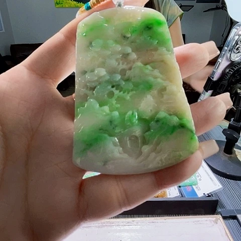 颈饰未镶嵌翡翠一个