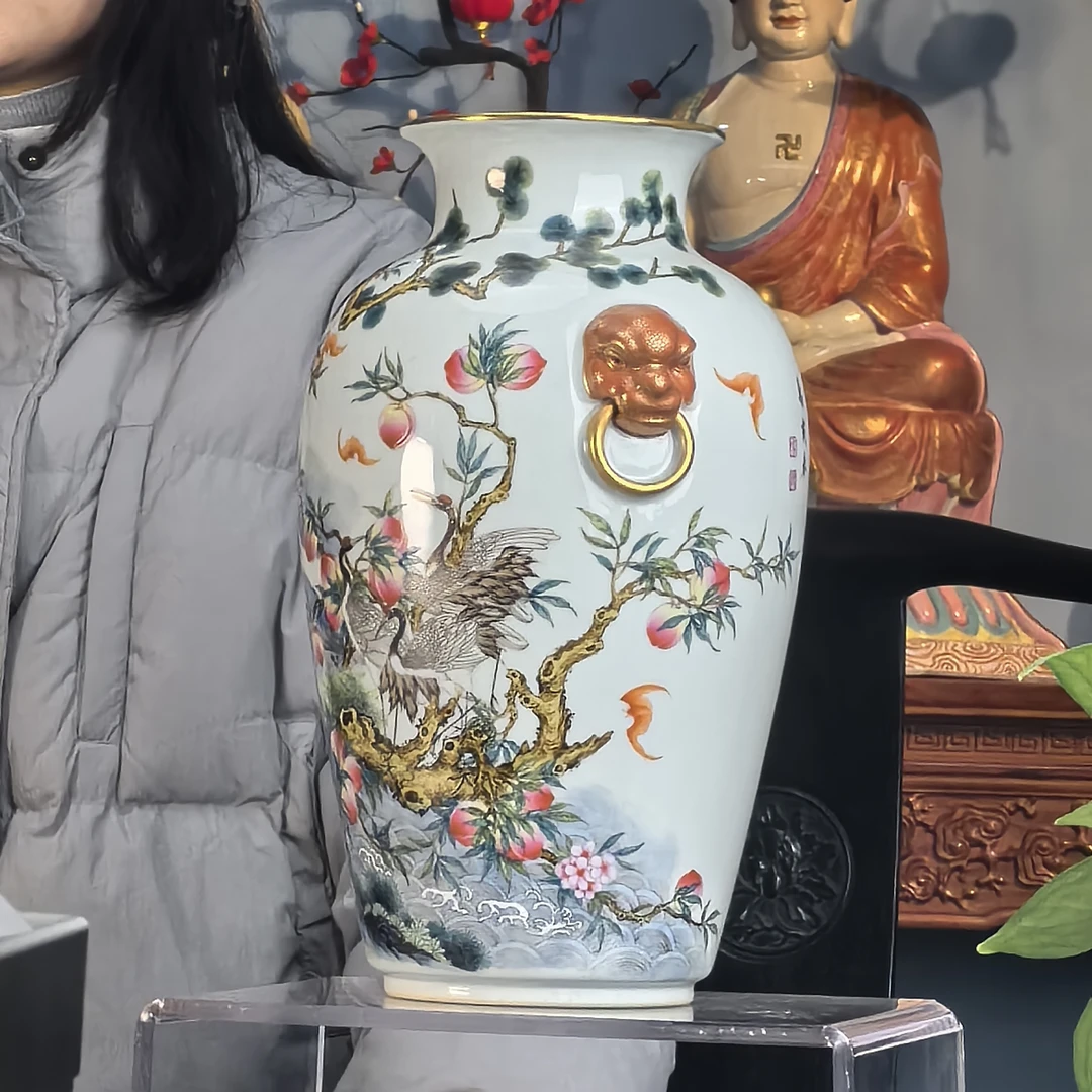 清 珐琅彩寿桃松鹤双兽耳赏瓶