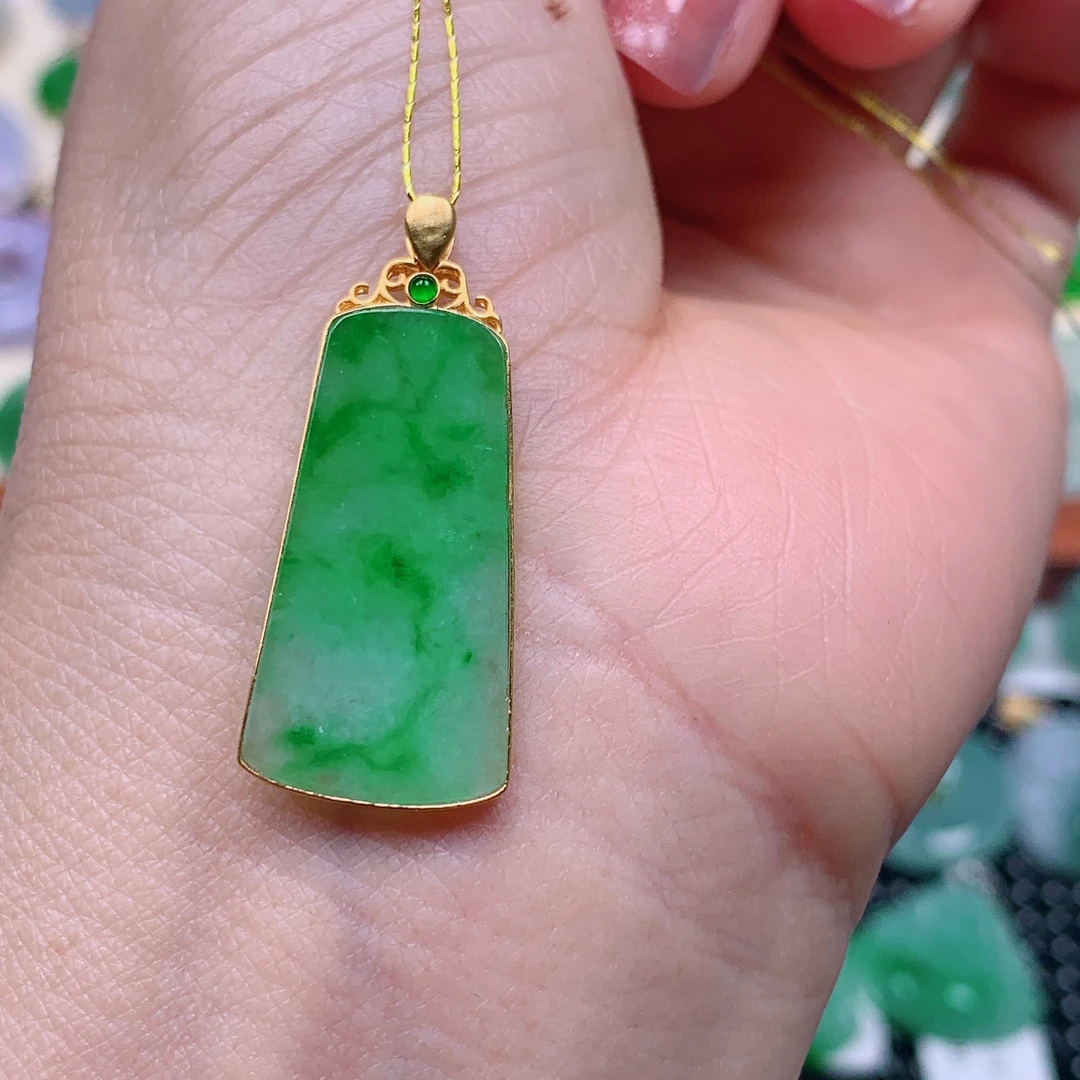 缅甸天然A货翡翠，飘绿无事牌 编号9/228尺寸28.8-13.6-1.6