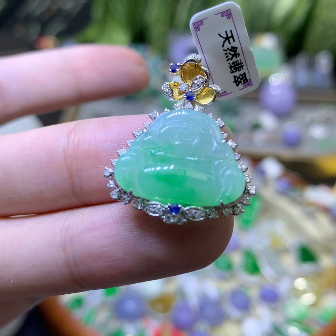 颈饰18K金镶嵌翡翠