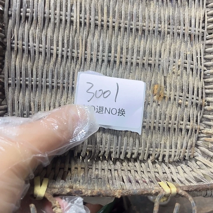 莫***、木头木头不退不换3001号工艺品
