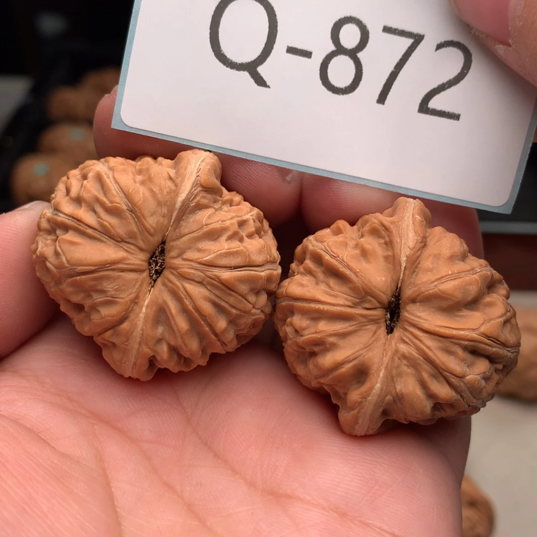 文玩核桃把件37元宝……..