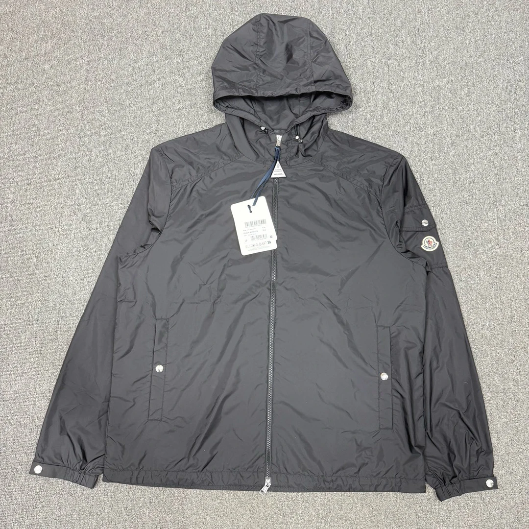 未使用 MONCLER 12738549 新款黑色手臂徽标拉链外套 带吊牌6码