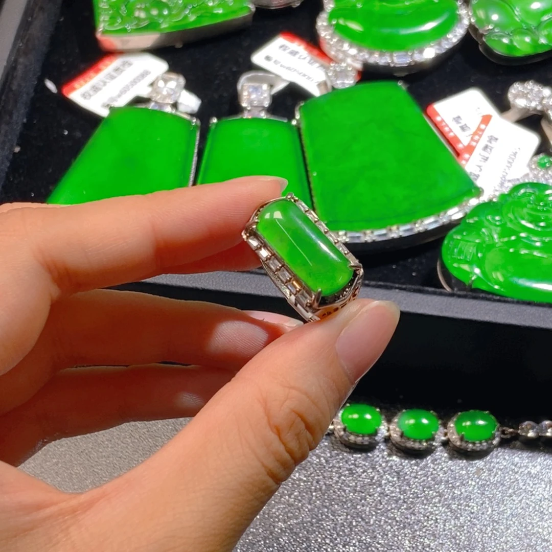 翡翠未镶嵌吊坠(不含链)