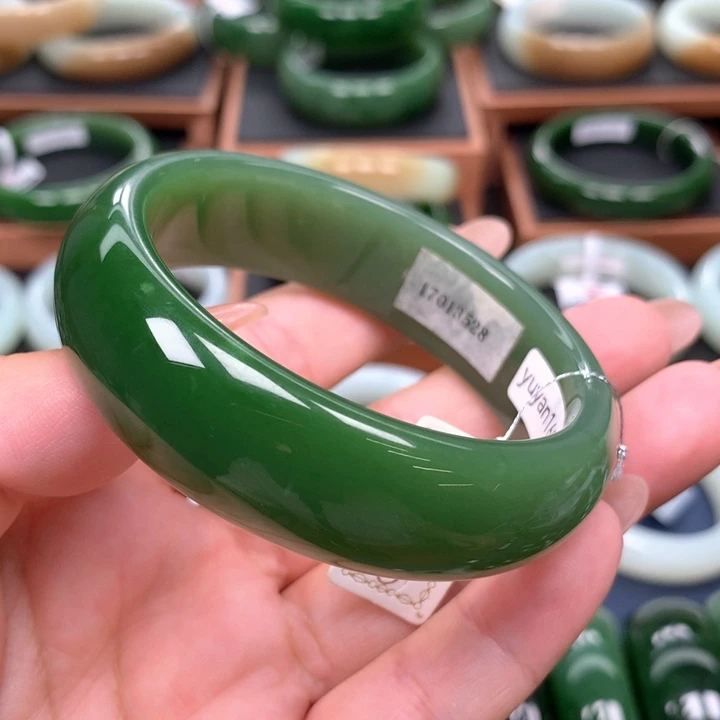 未镶嵌手镯和田玉（碧玉）5556圈口