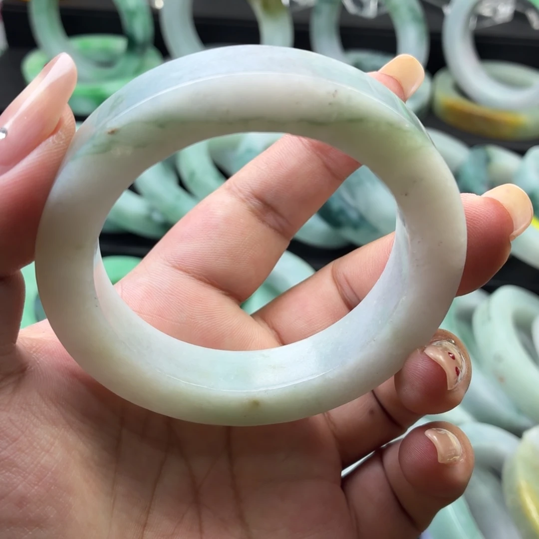 小***萍定制翡翠未镶嵌翡翠手镯