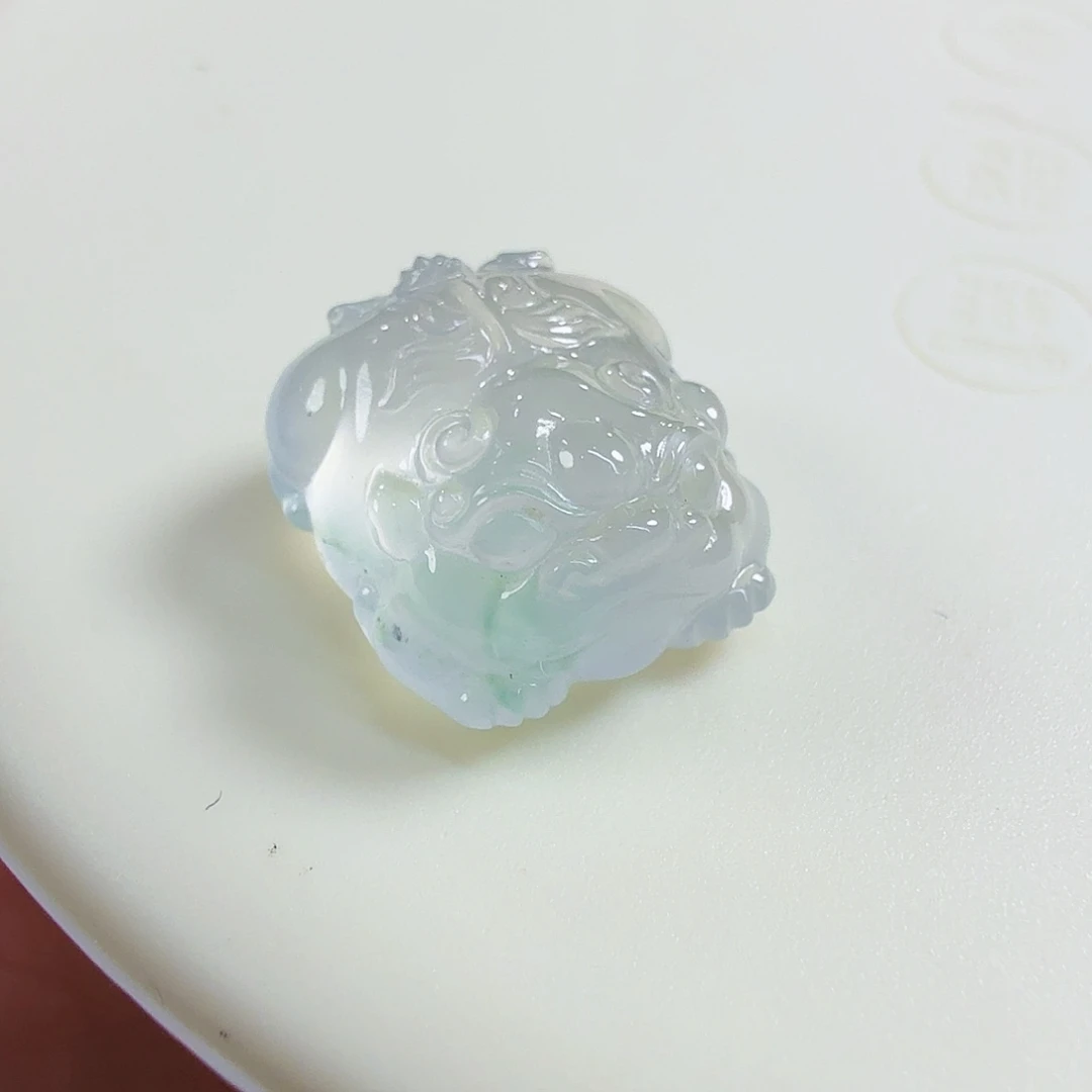 翡翠未镶嵌颈饰飞天霸王貔貅