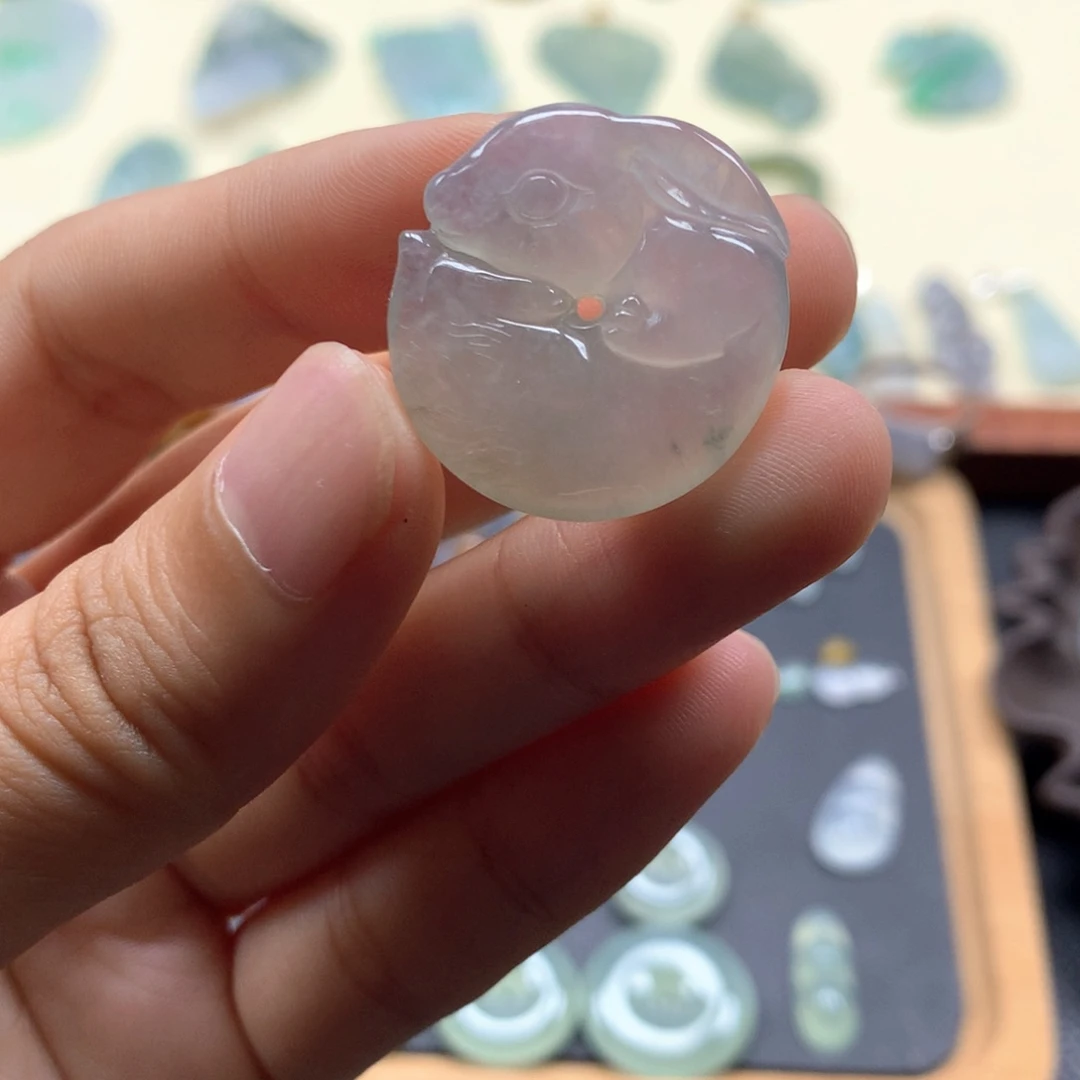 颈饰未镶嵌翡翠兔子