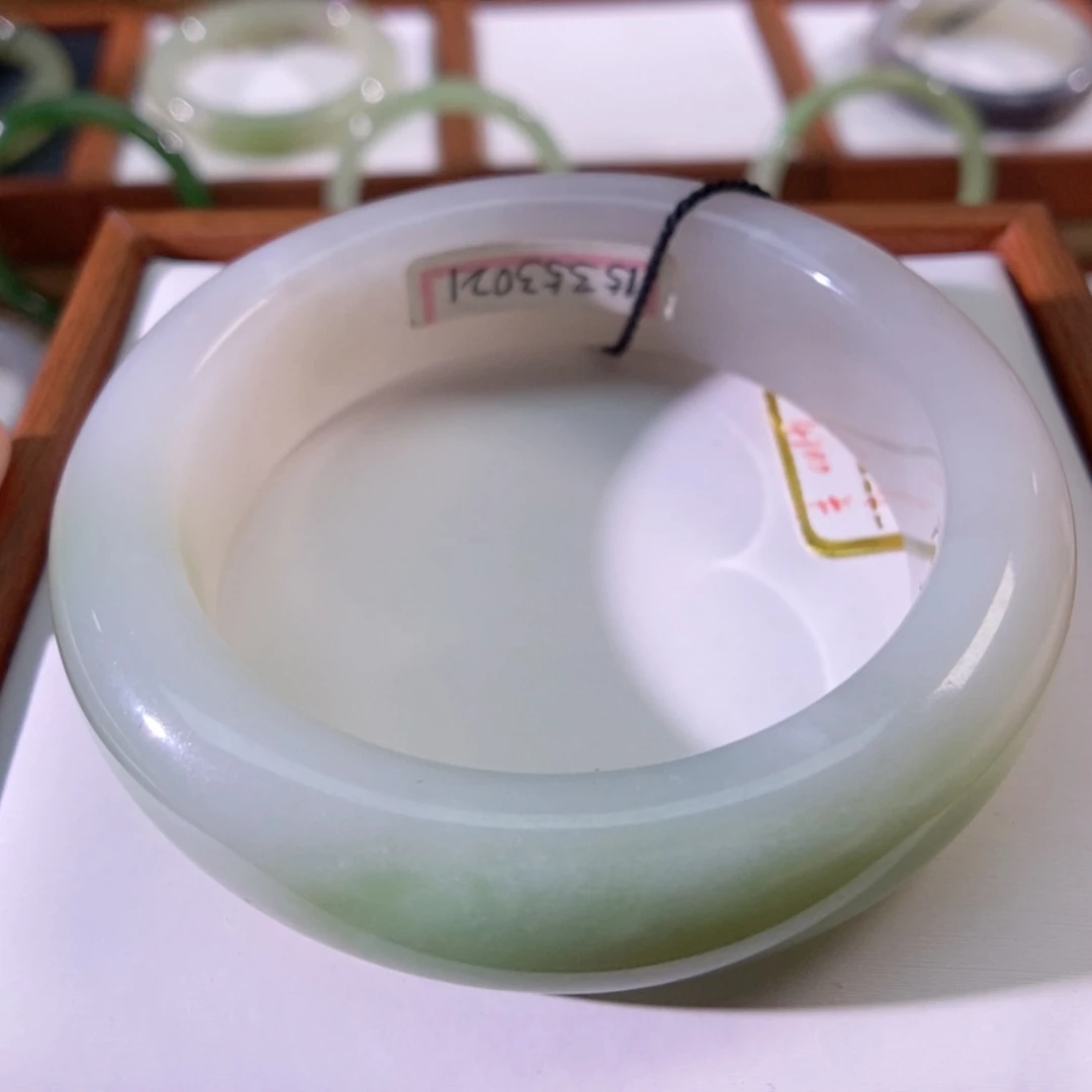 【闪购商品】未镶嵌手镯和田玉（翠青玉）紫翠小宽胎