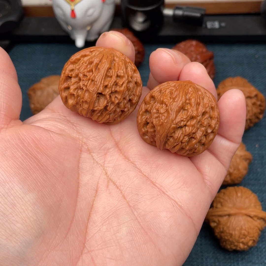 文玩核桃把件红皮山地磨35