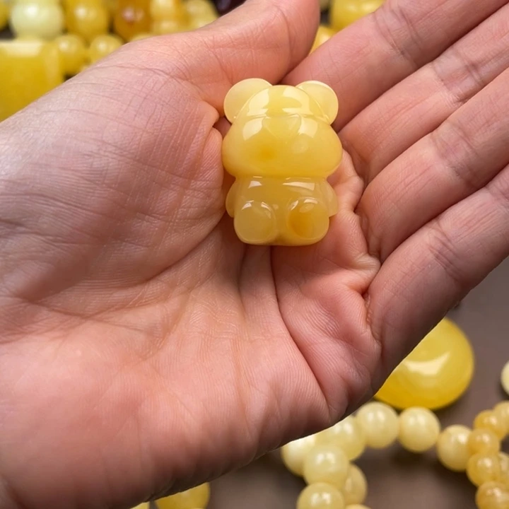 琥珀未镶嵌颈饰蜜蜡