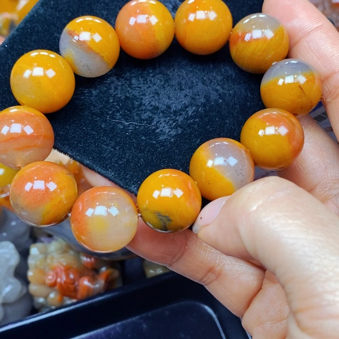 未镶嵌石英质玉（黄龙玉）颈饰