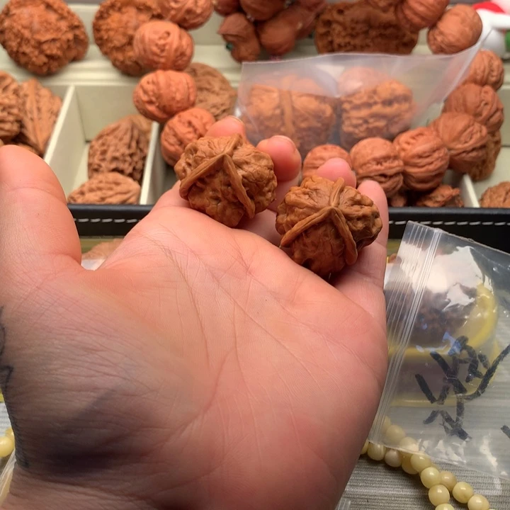 文玩核桃吊坠灵蛙全品三棱