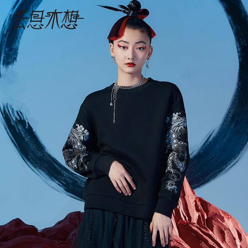 云思木想摩登中国风2023春季新款飞龙在天刺绣情侣亲子卫衣10332