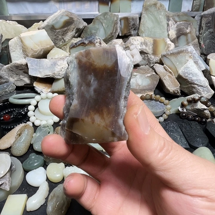 和田玉（糖玉）未镶嵌把件