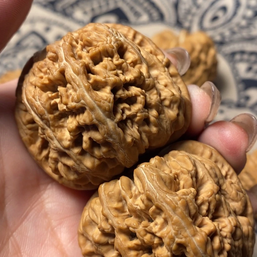 【闪购商品】文玩核桃吊坠恭**财粗筋花