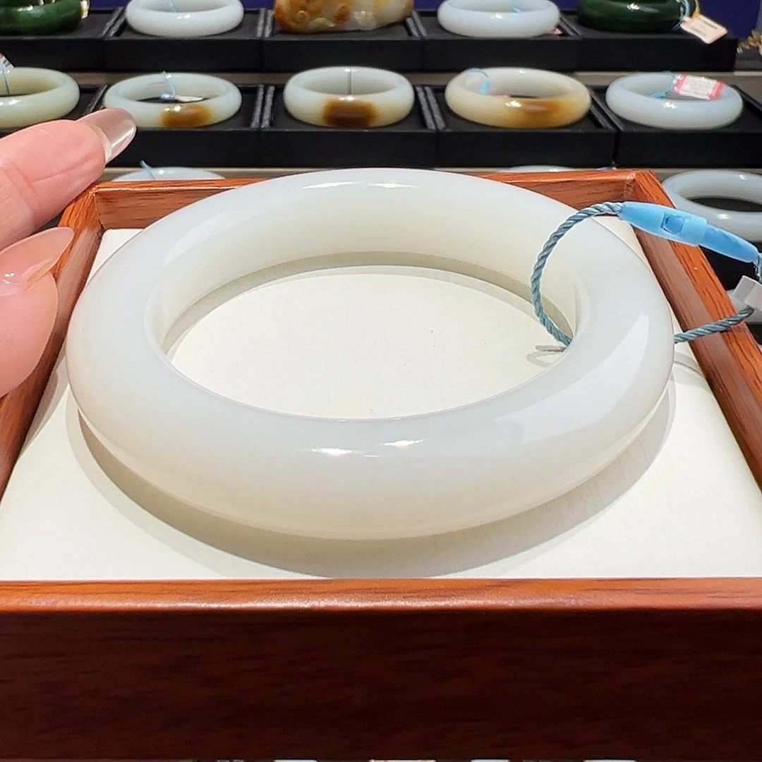 和田玉未镶嵌手镯