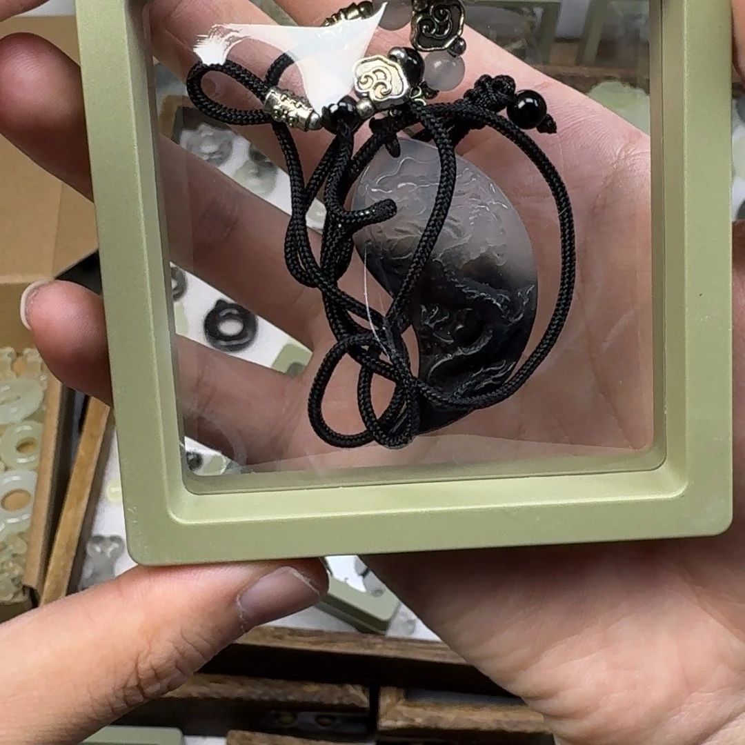 蛇纹石玉吊坠未镶嵌芥****?