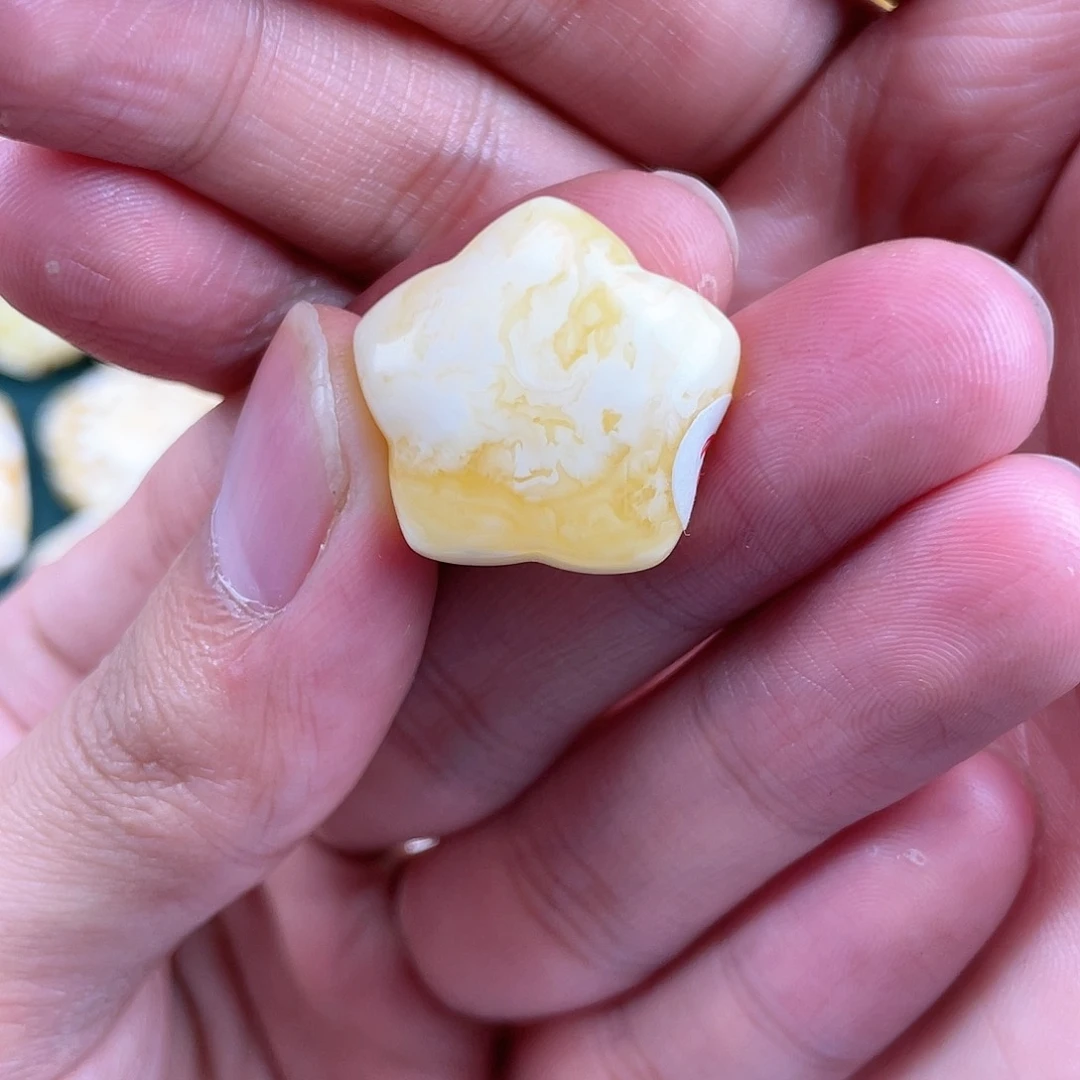 琥珀裸石未镶嵌爆*花蜜蜡