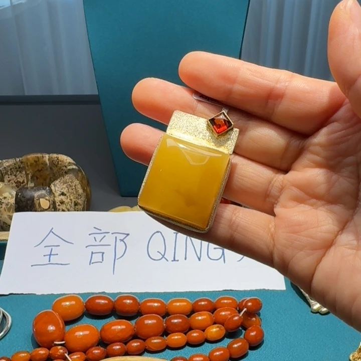 唐***拉琥珀未镶嵌颈饰波兰设计款琥珀蜜蜡