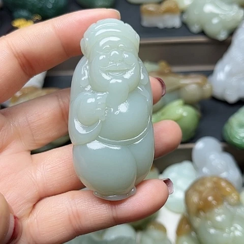 颈饰未镶嵌和田玉逆**鱼